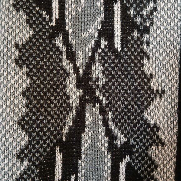 Mita Women's Size 2P Black Gray Reptile Print Zip-Up Fuzzy Sweater Jacket - Picture 8 of 9